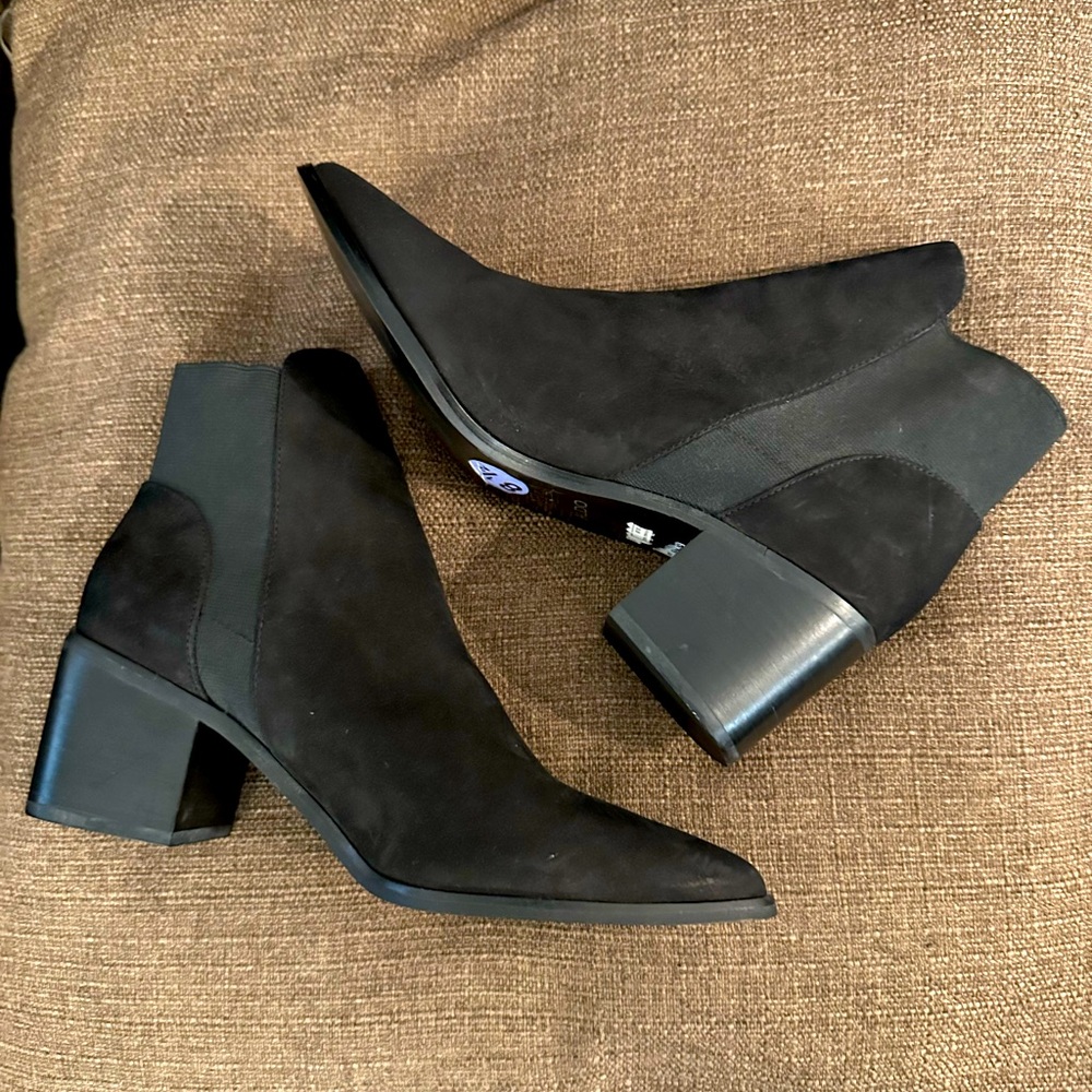 Aldo suede pointed toe booties. Size 8.5